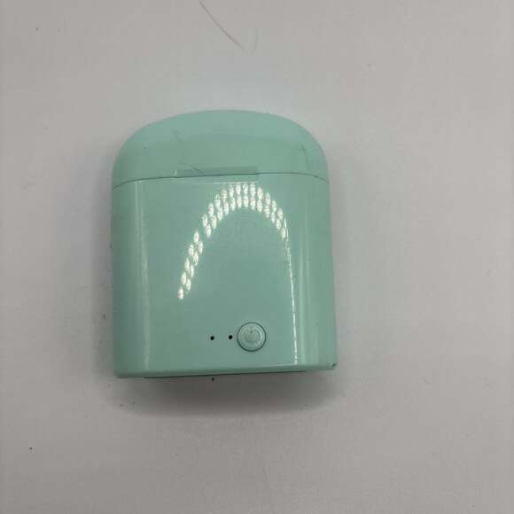 Wireless Gear Model 2A True Wireless Earbuds, Mint Green with charging case - Picture 2 of 4